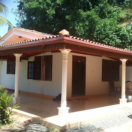 Damith Tourist Inn Mirissa Exterior foto