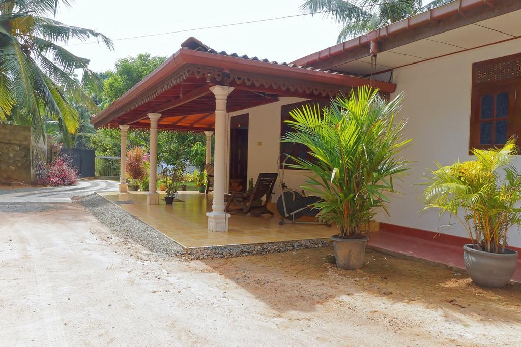 Damith Tourist Inn Mirissa Exterior foto