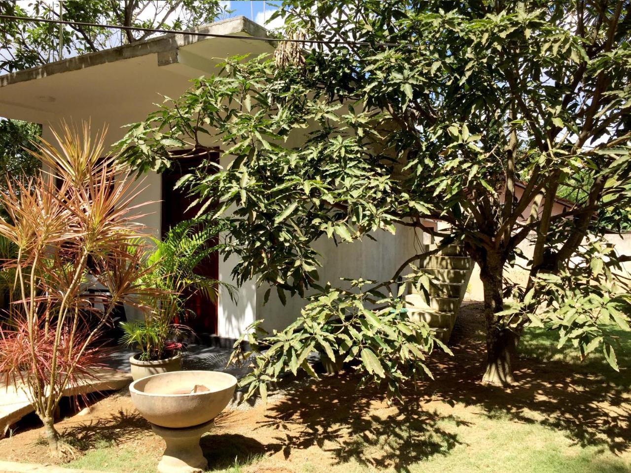 Damith Tourist Inn Mirissa Exterior foto